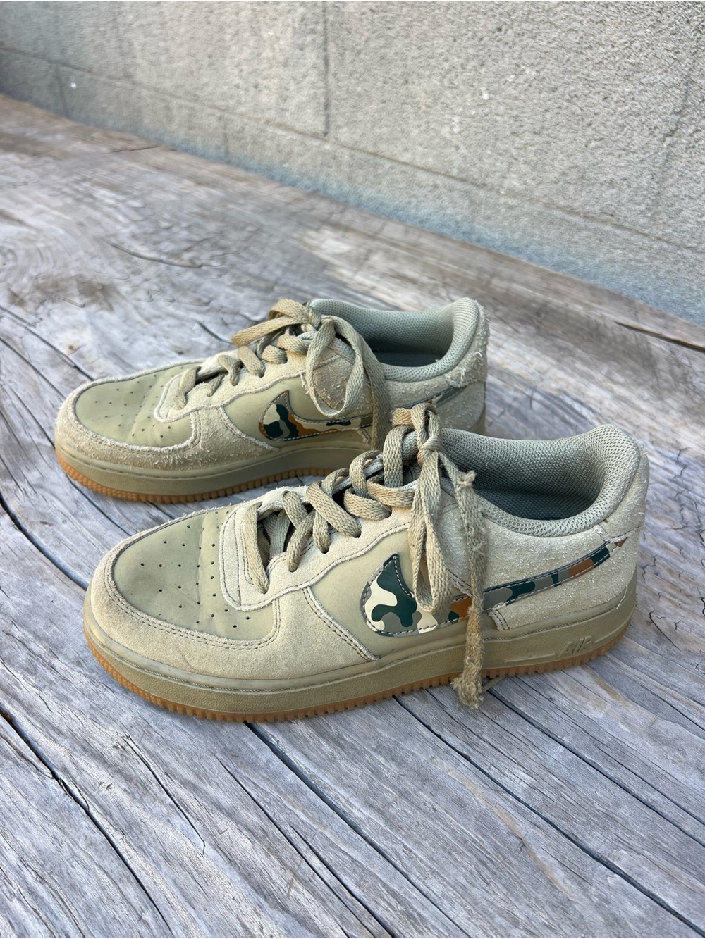 Nike Air Force 1 Youth Low-Top Sneakers in Olive with Camo Accent